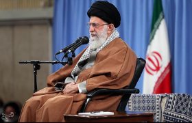 حکومت اسلامی در ذهنها و خاطرهها به شکل خلافتهای موروثی به یادگار مانده بود.