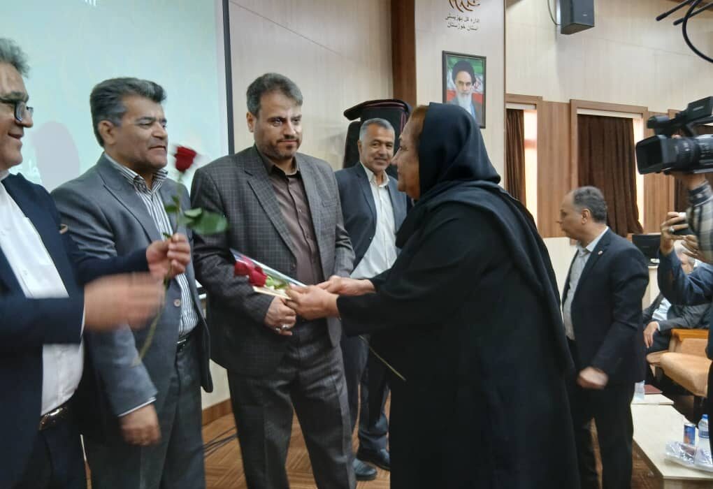 اهدای جهیزیه به ۱۷۲ زوج کم‌بضاعت خوزستان؛ تقدیر از خانم ویکتوریا دقیقیان به عنوان یکی از خیرین نمونه استان