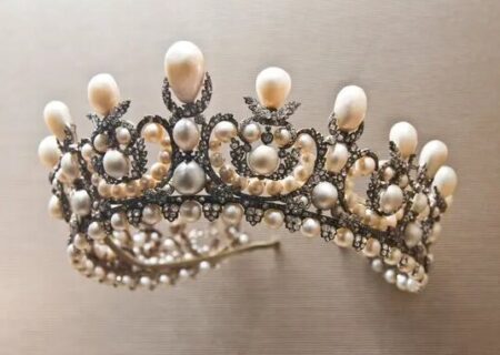 ارزش جواهرات سرقتی لوور چقدر بود؟