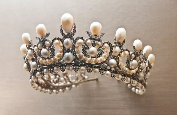 ارزش جواهرات سرقتی لوور چقدر بود؟