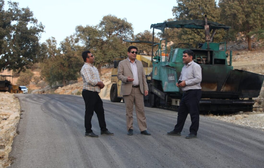 آسفالت ۲ کیلومتر از جاده سخت‌گذر کمفه با پیگیری‌های حسین کیانی فرماندار اندیکا