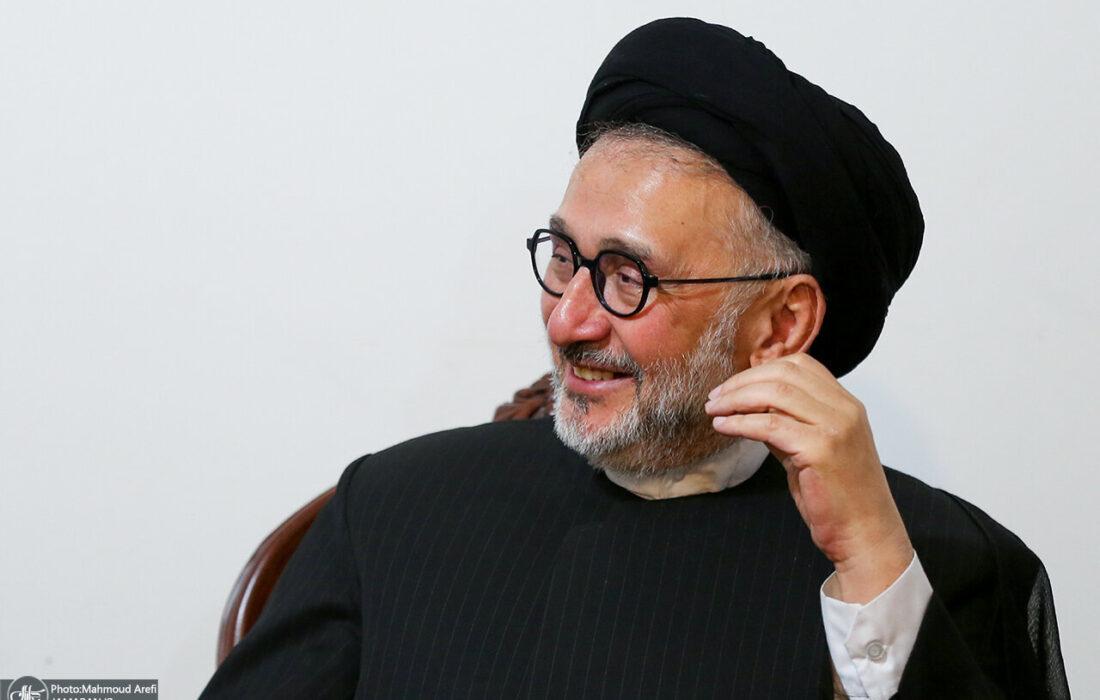 ابطحی: از انتخاب پزشکیان پشیمان نیستیم؛ باید در سختی‌ها کنار او باشیم / مصادره او توسط رقیب مسخره است