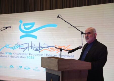استاندار: تئاتر خوزستان آیینه‌ای برای نمایش صلابت و همبستگی اجتماعی است/ حمایت از کلیه فعالیت‌های فرهنگی و هنری در استان