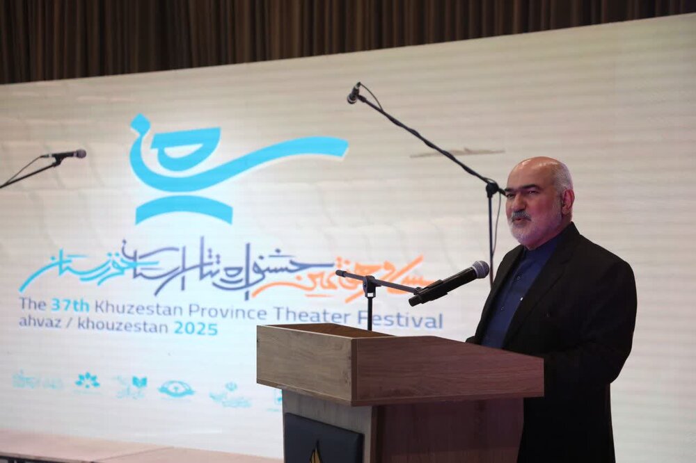 استاندار: تئاتر خوزستان آیینه‌ای برای نمایش صلابت و همبستگی اجتماعی است/ حمایت از کلیه فعالیت‌های فرهنگی و هنری در استان