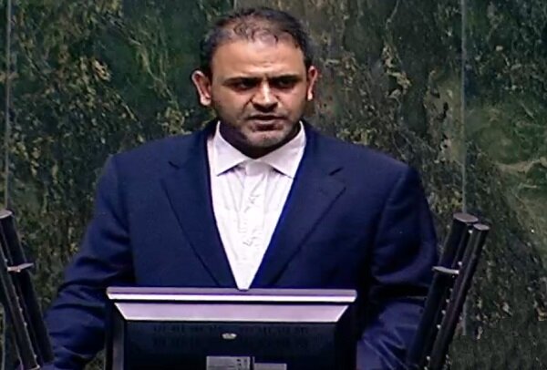 اسحاقی: رهبر انقلاب آزادی و حقوق ملت را بررسی کرده اند