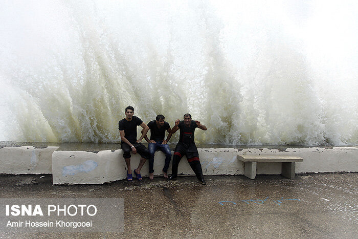 افزایش ارتفاع امواج و وزش باد شدید در ۳ استان جنوبی