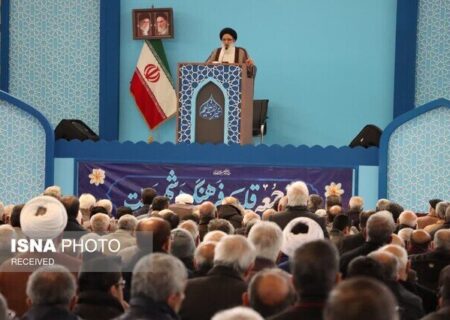 امام جمعه کرج: تأمین امنیت آبراه‌های دریایی بر عهده نیروی دریایی است/ ملت ایران در این جنگ پاسخ کوبنده‌ای به دشمن داد