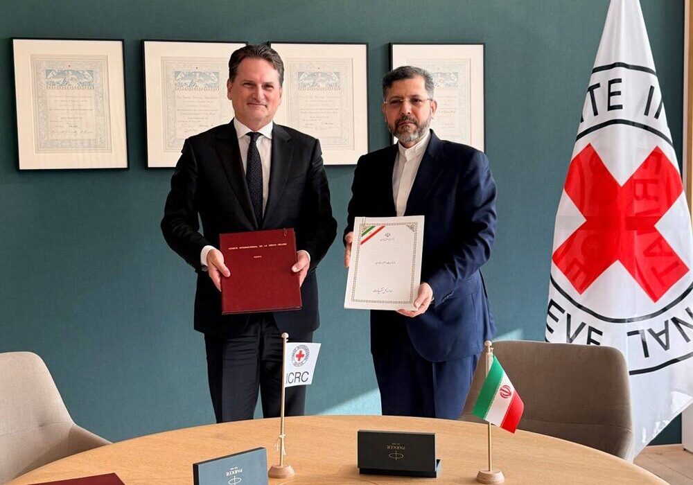 امضای یادداشت تفاهم میان ایران و مدیرکل کمیته بین‌المللی صلیب سرخ