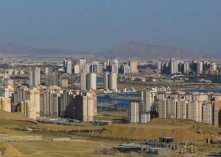 بارگذاری بی‌پایان جمعیت در شهری بی‌رمق