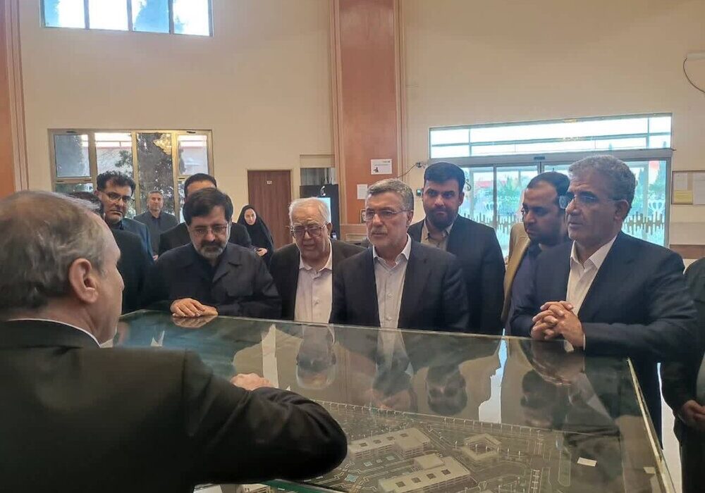 بازدید وزیر بهداشت از پروژه‌های درمانی و آموزشی قم
