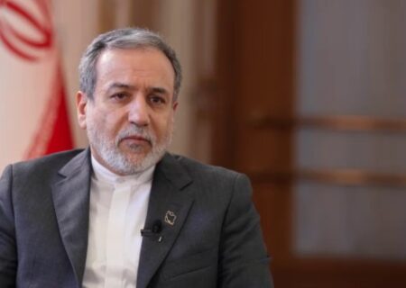 ببینید | دیدگاه متفاوت عراقچی درباره تحریم‌ها: همه به مشکلات اقتصادی، سیاسی نگاه می‌کنند اما…