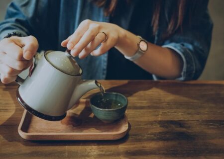 بهترین دمنوش‌ها برای بهبود عملکرد گوارش