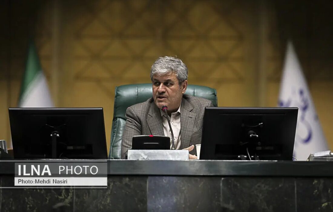 تاجگردون: در ارز ترجیحی هم چوب را خوردیم هم پیاز را!/ مردم با دلار ۱۰۰ هزار تومانی خرید می کنند