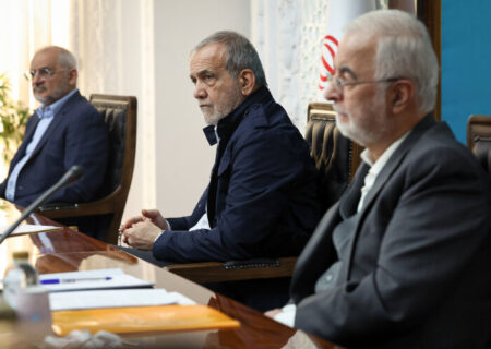 تاکید رئیس‌جمهور بر تلاش برای تغییر جدی سوخت خودروهای عمومی و خصوصی 