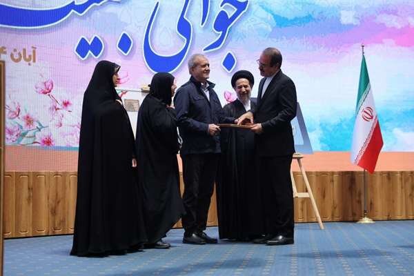 تقدیر از رئیس سازمان بازرسی کل کشور به عنوان مدیر برتر در اجرای قانون جوانی جمعیت