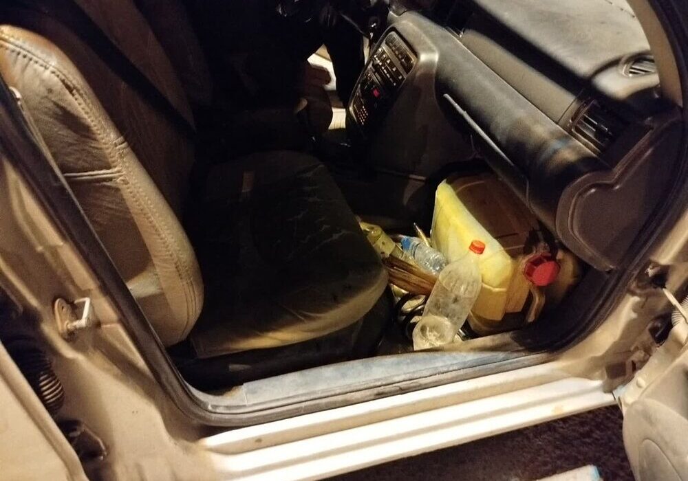 توقیف سمند حامل ۱۳۰۰ لیتر نفت سفید قاچاق در محور کرمان–ماهان