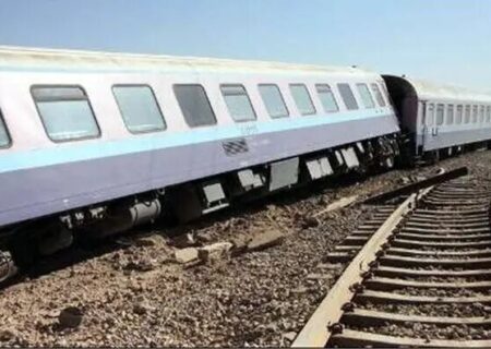 خروج واگن باری از خط ریل/ معطلی مسافران قطار بندرعباس