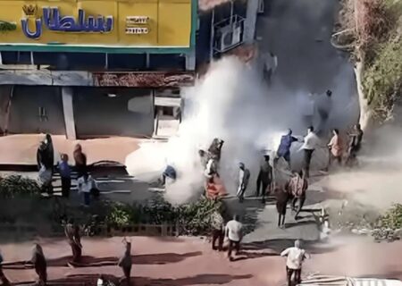 درگذشت جوان اهوازی پس از خودسوزی در اعتراض به سلب کسب و کار