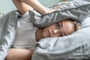 دلیل کم‌خوابی و پرخوابی از دیدگاه طب سنتی/ برای به خواب رفتن، این نواحی را با روغن ماساژ دهید