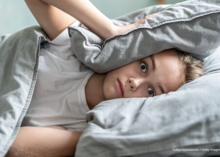 دلیل کم‌خوابی و پرخوابی از دیدگاه طب سنتی/ برای به خواب رفتن، این نواحی را با روغن ماساژ دهید