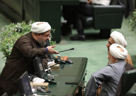 رسایی،سرشاخ با اشخاص یا بازیکن یارکوب برای دولتی‌ها/ پشت پرده حملات نماینده سوپرانقلابی به معاون اول دولت/ در لیست رسایی بعد از ظریف نوبت عارف شده؟