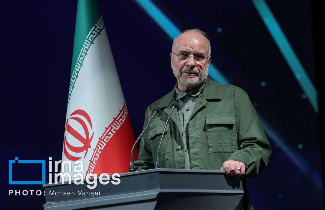 سایت جبهه پایداری علیه قالیباف: او می خواهد طرح کالابرگ را به نام خود سند بزند/ قالیباف در مسائل مدیریتی ضعیف است