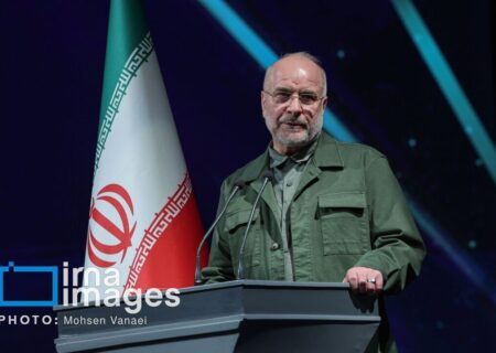 سایت جبهه پایداری علیه قالیباف: او می خواهد طرح کالابرگ را به نام خود سند بزند/ قالیباف در مسائل مدیریتی ضعیف است