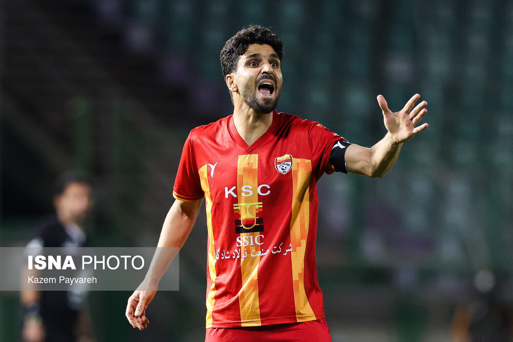 صعود فولاد با هت‌تریک کاپیتان انصاری/ حذف ذوب آهن به دست چادرملو