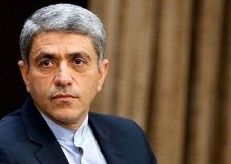 طیب‌نیا در هیچ شبکه‌ اجتماعی، حساب کاربری فعال ندارد