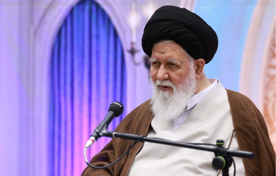 علم الهدی: در رسانه های خانگی از اتاق خواب پرده برداری می شود/ گوشی والدین در دست کودکان قرار می گیرد و آنها با صحنه های هنجارشکنانه رو به رو می شوند