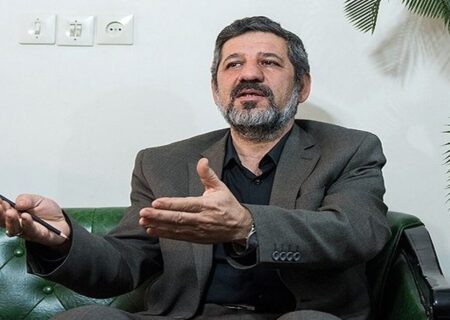 فعال اصولگرا : احمدی‌نژاد می‌خواست با بلدوزر همه‌چیز را خراب کند تا امام زمان بیاید بسازد/ او تشکیل تیم داد اما بدون هماهنگی، در تضاد افتادند