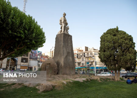 مجسمه فردوسی در جنگ ۱۲ روزه رها شده بود