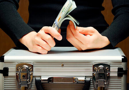 معامله صوری و مجازات آن چیست؟/ انتقال دارایی به دیگری برای فرار از دین