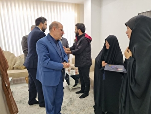 معاون منابع انسانی و امور فرهنگی قوه قضاییه با خانواده شهید علی کردلو دیدار کرد