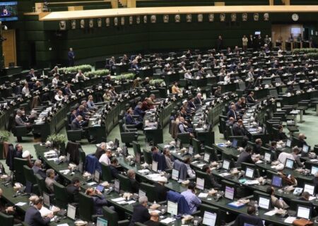 تذکر یک نماینده به پزشکیان درباره افزیاش قیمت بنزین؛ اگر فشار بیش از این بر مردم زیاد شود، زندگی آنها به کما می‌رود/ زنگنه: دست مجلس بسته نشده است