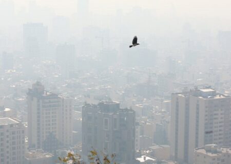 هوای اکثر مناطق مرکزی تهران در وضعیت قرمز/ تصویر