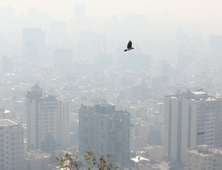 هوای اکثر مناطق مرکزی تهران در وضعیت قرمز/ تصویر