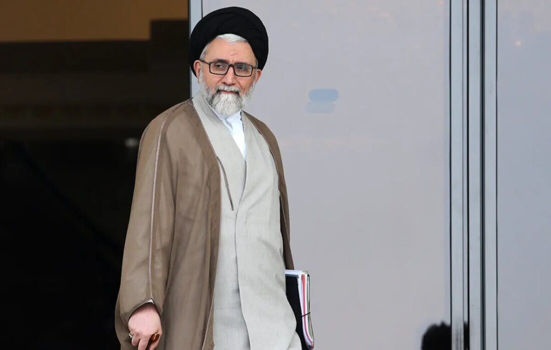 وزیر اطلاعات: دشمن تلاش می‌کند مقام معظم رهبری را هدف قرار دهد؛ گاهی با ترور و گاهی با هجمه‌های خصمانه‌ای که امروز در درون کشور هم به آن می‌پردازند
