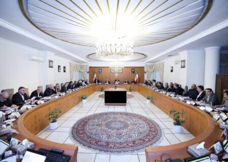 پزشکیان: اگر مصرف تولیدات داخلی بهینه نشود، خودروسازان اجازه ادامه تولید نخواهند داشت