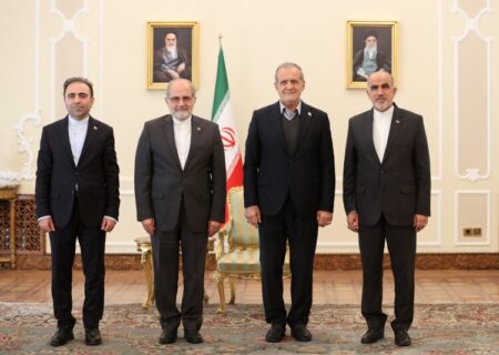 پزشکیان: خنثی‌سازی تبلیغات ضدایرانی، از مسئولیت‌های مهم سفرا است