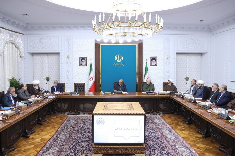 پزشکیان: رعایت قوانین عفاف و حجاب باید از سوی مدیران و کارکنان دستگاه‌ها آغاز شود