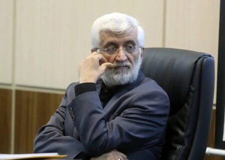 کنایه‌های عجیب جلیلی به تیم دولت روحانی؛ برخی پس از اجرای مکانیسم ماشه گفتند برگشتیم به ۱۰ سال قبل/در همین برهه جنگ و دلار ۱۰۰تومانی به مردم تحمیل شد