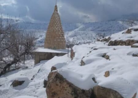 آغوش برفی امامزاده عبدالله؛ طبیعت، تاریخ و میزبانی اصیل در اندیکا.رئیس میراث فرهنگی اندیکا از مردم خواست که از این منطقه زیبا دیدن کنند.