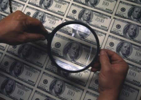 بعد از گذشت ۱۲ سال از پایان دولت احمدی نژاد هنوز معلوم نشده صدها میلیارد دلار از درآمدهای نفتی دولتش کجاست؟