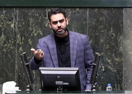 تهدید وزیر اقتصاد توسط نماینده نزدیک به جلیلی: بود و نبود شما در وزارت اقتصاد چه فرقی دارد؟ / قیمت ارز را کنترل نکنید تبعات بدی برایتان خواهد داشت