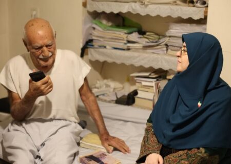 دیدار سخنگوی دولت با خیر مدرسه‌ساز کرمانی/ قدردانی از نیم‌قرن خدمت بی‌ادعای «عطا احمدی»