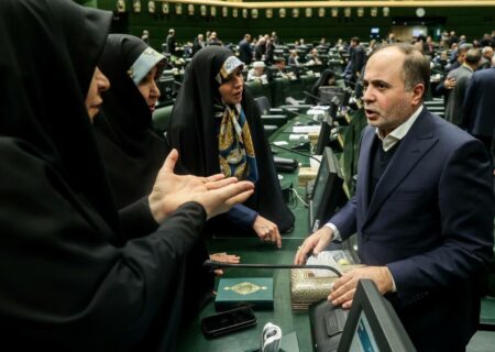 روزنامه اصولگرا: قالیباف روی وزیر جهاد کلید کرده/ او نمی خواهد وزیر استیضاح شود، بدنبال کنارگذاشتنش توسط رئیس جمهور است