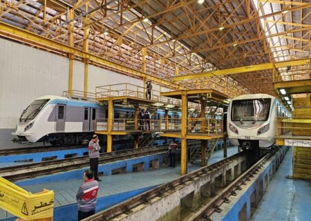 رونمایی از ۲ رام قطار متروی ملی/ چمران: باید به تولید روزی یک واگن برسیم