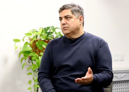 شهرام جزایری: بابک زنجانی ۲۰۰ میلیارد دلار کارگشایی ارزی کرده! / نفت با ۲۰ درصد تخفیف فروخته می‌شود/ فساد دولتی سالیانه ۱۷۰ هزار میلیارد تومان است!