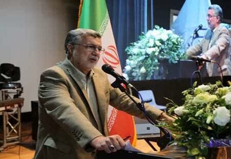 صحبت‌های تند وزیر بهداشت درباره انتقال دانشجو از خارج به داخل کشور/ اگر این عدالت است، من بلد نیستم!